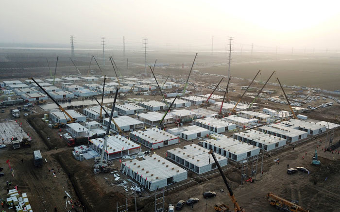 ewnupdates's tweet photo. Chinese city rushes to build massive COVID-19 quarantine centre https://t.co/k1OtwvNKZA https://t.co/rrtOKJrp9O
