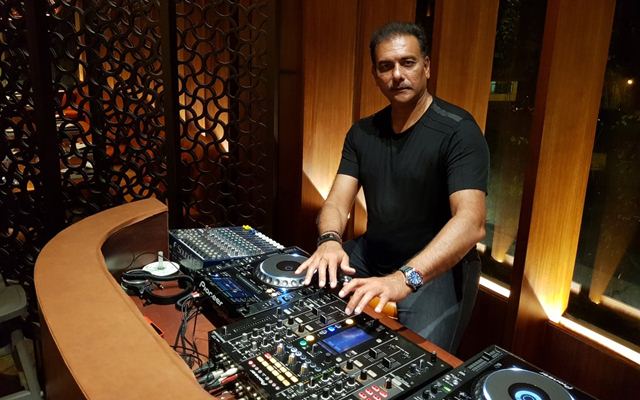 manasmitul's tweet image. Abhi to party shuru hui hai.