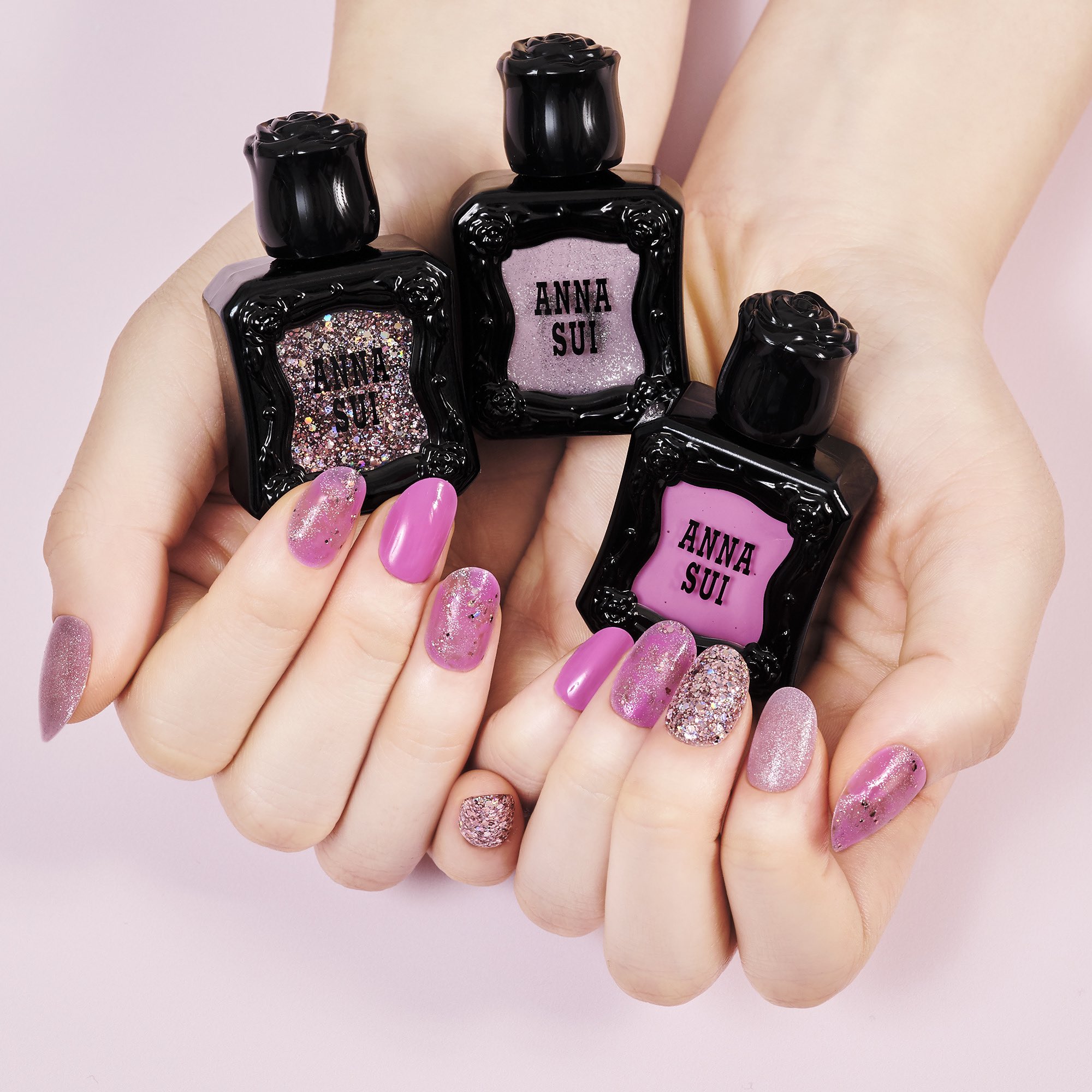 Anna Sui Cosmetics シアーなカラーのシュガーピンクでニュアンスネイル アクセントカラーにネオンピンクやグリッターをプラス ネイルカラー 322 323 ネイルカラー トッパー 324 公式online Shop T Co O3dcyooac0 T Co