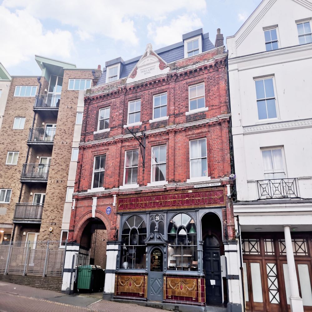 29 Rendezvous Street for rent virtual viewing 💻 zcu.io/9CFr  
Please contact Motis Estates Lettings Team on 01303 212025 for find out more