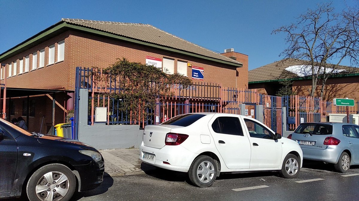 NUESTROS CENTROS EDUCATIVOS,  LISTOS PARA LA VUELTA A LAS AULAS DE ESTE MIÉRCOLES

17 camiones han participado en la retirada de la nieve acumulada en los centros.
 
El Ayuntamiento ha limpiado todas las zonas de aparcamiento cercanas para facilitar la movilidad a los padres.