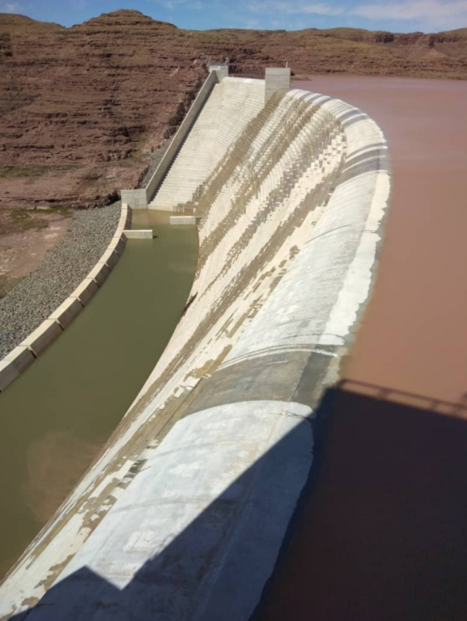FutureMedia_Nam's tweet photo. And just like that, in it's very first year of having been inaugurated, the Neckartal Dam has started to flow over the wall. (photo: Ministry of Agriculture, Water and Land Reform Engineer Niilo) https://t.co/dIXw19Jw3j