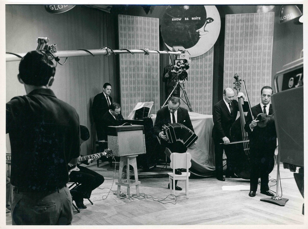 #piazzollastaytuned
Astor Piazzolla 1921-2021
in uscita a marzo 2021 la biografia di Astor Piazzolla di <a href="/MariaSusanaAzzi/">Maria Susana Azzi</a> - sillabe.it

foto © Gabriela Moccia