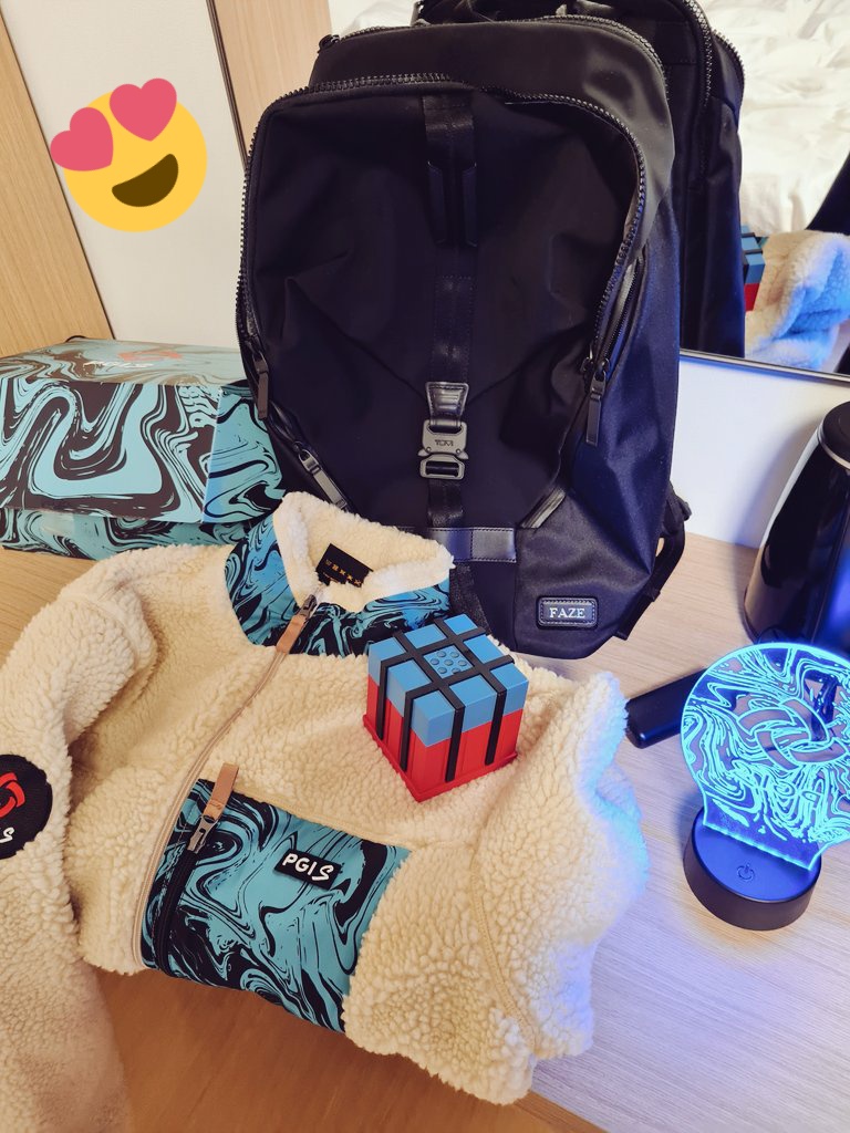fuzzface49's tweet photo. The @PUBG pgi care package is really dope 🥰🥰 https://t.co/ZKd8rY3oIS