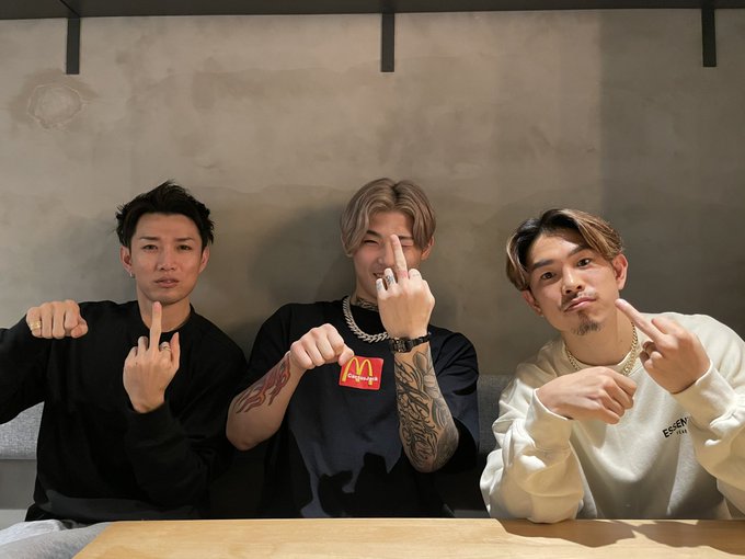 ボクシング フライ級王者 井岡一翔が タトゥー文化最高 と中指たてる画像投稿 タトゥー処分に対する挑発か まとめダネ