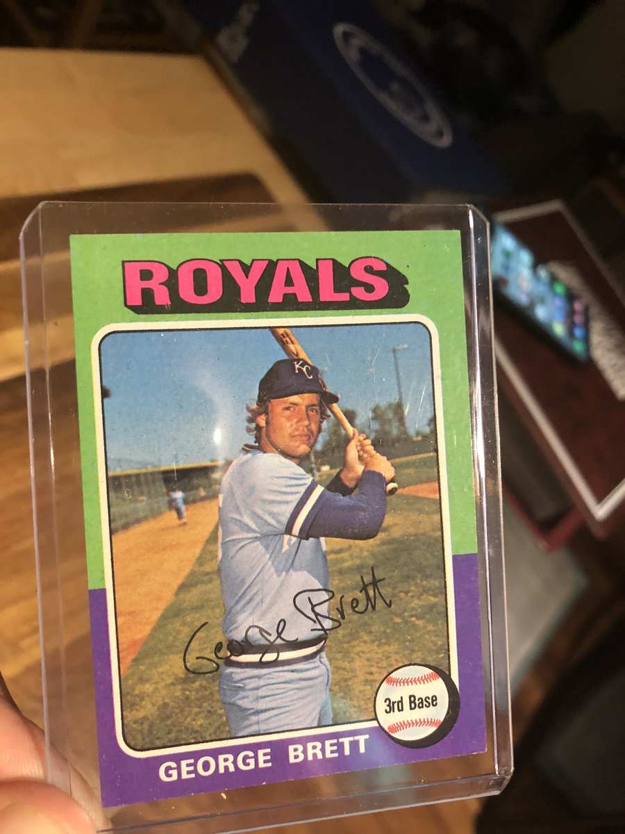 kookDBbrenden's tweet photo. Anyone interested in these or have any opinions on how much they might be worth?  FYI: these were not my brothers cards, just taking advantage of his twitter. Found in old garage https://t.co/GtqLeyB5zR