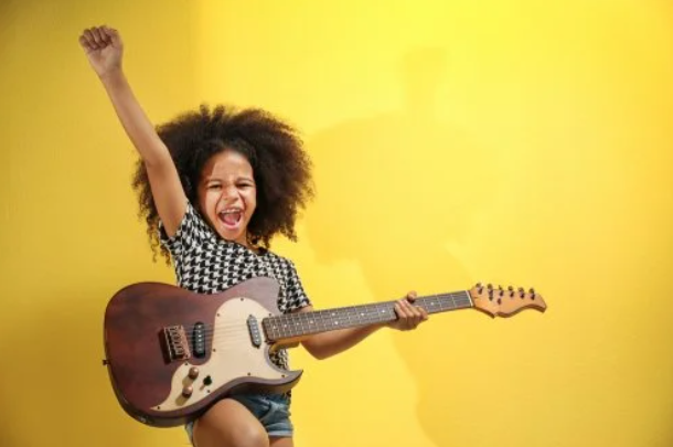 sonoidea's tweet photo. Si a tu #hijo le apasiona la #música y quieres darle un #InstrumentoMusical 🎸 para que pueda practicar, es necesario que tener algunos aspectos en cuenta 😄

Si quieres saber cómo elegirlo te recomendamos leer el siguiente #artículo 📰

#Información

💻 https://t.co/QZz7sg9qE9 https://t.co/ClDVhBWMIM