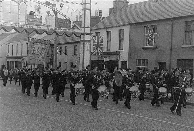 thefiferscave's tweet photo. Lurgan Amateur Flute Band was a good marching and contesting band.  In 1971 they sold their Crown AZ flutes to change to Silver Boehm system flutes. Sadly the band is no longer going. https://t.co/JQBRrp08Xk