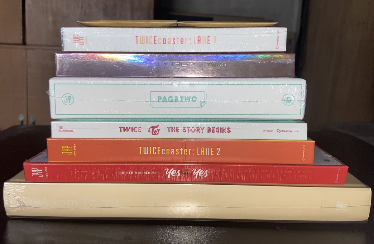mntflc_cml's tweet photo. Finally opened today’s delivery from @arcaday_st~ Thank you for always packing my orders securely and giving freebie photocards! 💖 Can’t wait for the reopening of your shop website so I can get my Mina photobook hehe. #ArcadayFeedbacks https://t.co/LOhveW10CR