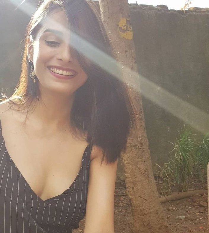 PSDestinty's tweet photo. Setting Instagram on 🔥... 
Pooja is really setting Instagram on Fire with her New Pics...❤
4 Posts in One Week...😍
#PoojsSharma #PooHearts https://t.co/AI38cFZMjI