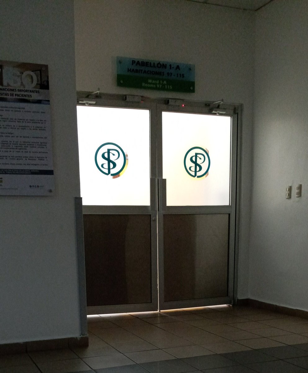 MilkaHRD's tweet photo. Hemos tenido suerte, tras 17 horas de espera nuestra pariente ya entró a UCI.  Y Digo suerte pues no siempre hay disponible.  La próxima vez que vayas a quitarte la mascarilla en público, recuerda que el virus no da chance a una habitación disponible. https://t.co/s63boKWexV