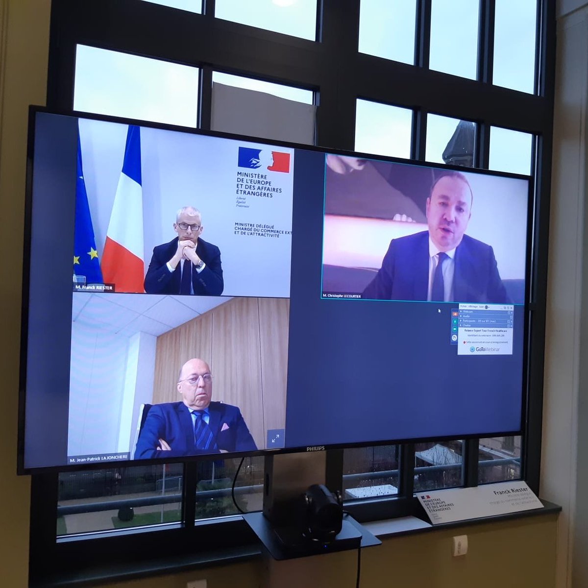 franckriester's tweet photo. En matière sanitaire, souveraineté rime avec exporter. C'est pourquoi nous déployons des actions dédiées aux entreprises du secteur avec le volet #export de #FranceRelance. Sous la bannière @FrencHealthcare, l'équipe France de la santé a tout pour réussir à l'international. https://t.co/mzKoHSV0dv