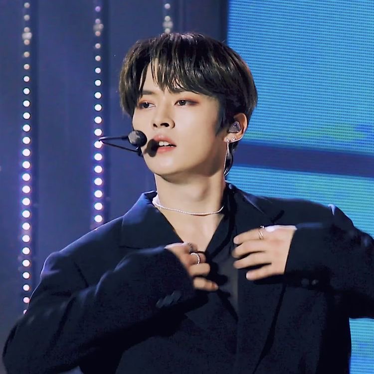 — minho pics that are in my mind rent free; a beautiful thread  #StrayKids  #skz