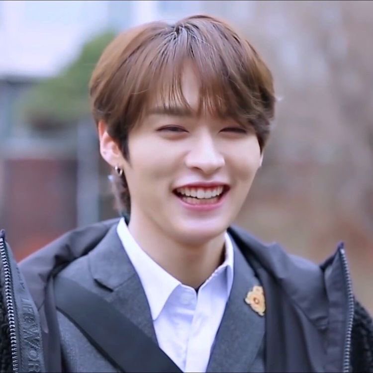 — minho pics that are in my mind rent free; a beautiful thread  #StrayKids  #skz