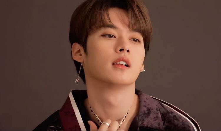 — minho pics that are in my mind rent free; a beautiful thread  #StrayKids  #skz