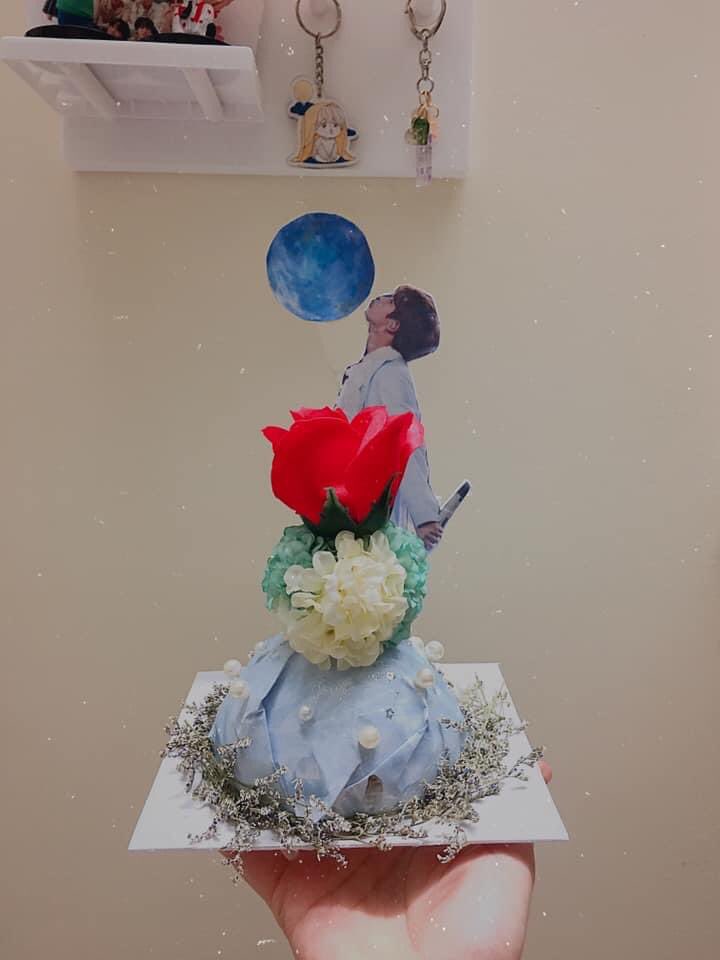 MeowMars98's tweet photo. Handmade in relax time, it wasn't very nice but I did my best. Jimin room in BE and Jin Moon stage @BTS_twt @bts_bighit #BTS #DIYTime https://t.co/4loJM2MuOP