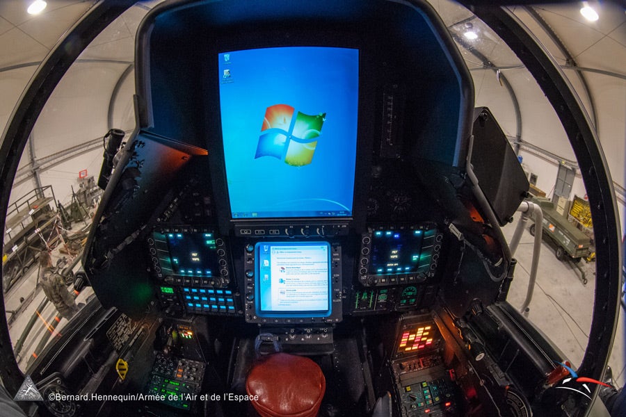 Mirage 2000D on #Windows... Mayday! Mayday! ⚠️
 
#Dassault ccto: reddit.com/.../dassault_m…