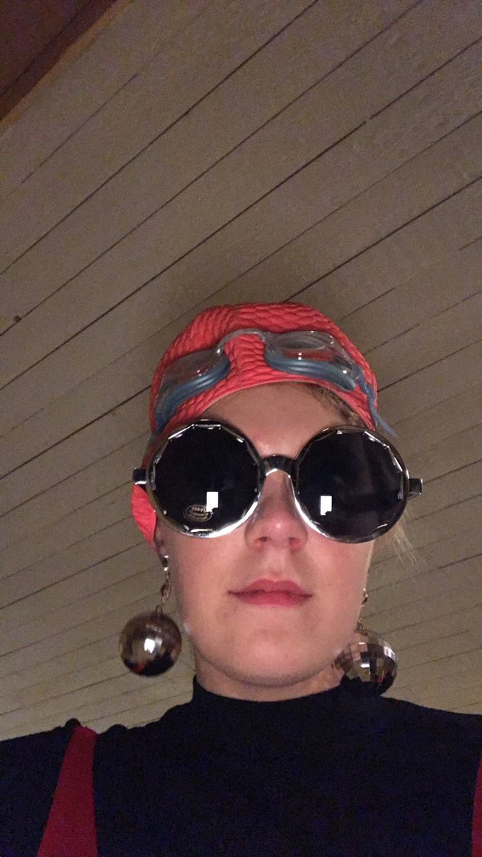 nyborgmoa's tweet photo. Trodd öt aldri men nu sitter man här å saknör att va bakfull söm dä va de sist man gjord. Grisfylla på lärkis blir dirr dä ä ok. @emmaengstromm https://t.co/kg2Frh9Qcn