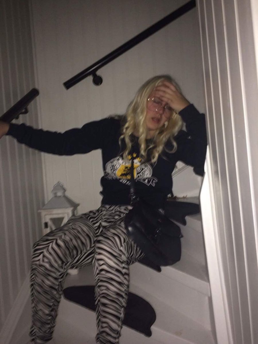 nyborgmoa's tweet photo. Trodd öt aldri men nu sitter man här å saknör att va bakfull söm dä va de sist man gjord. Grisfylla på lärkis blir dirr dä ä ok. @emmaengstromm https://t.co/kg2Frh9Qcn