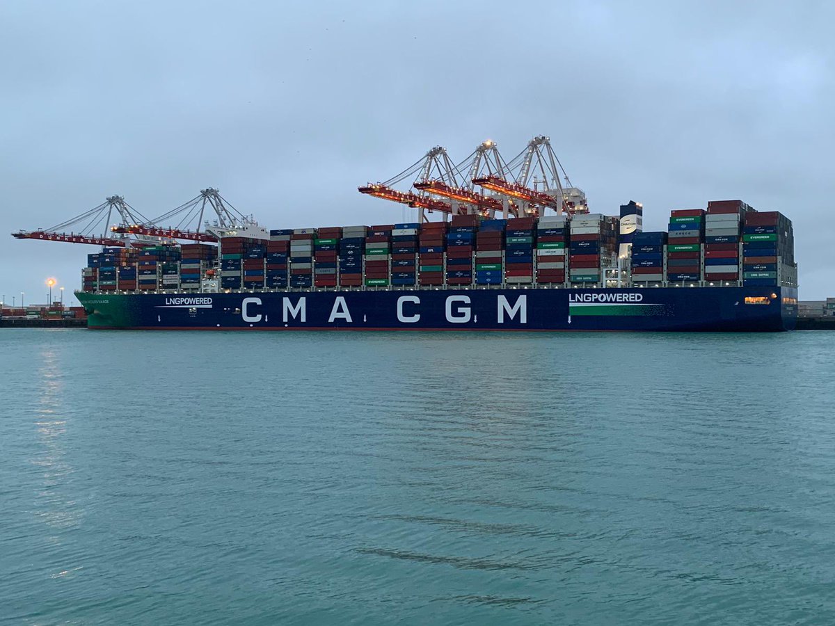 Première escale française du CMA CGM JACQUES SAADE, premier navire GNL porte containers.
23000 TEUS.