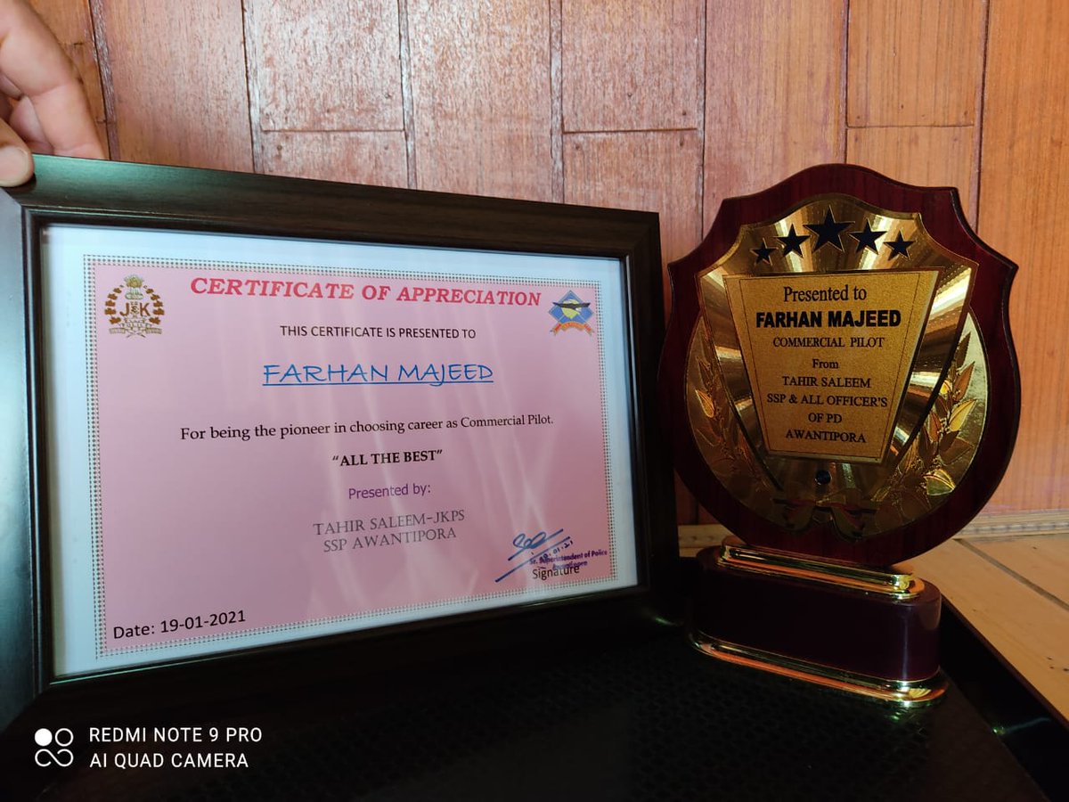 AwantiporPolice's tweet photo. COMMERCIAL PILOT FELICITATED. @JmuKmrPolice @KashmirPolice https://t.co/XT8SBgQe6M