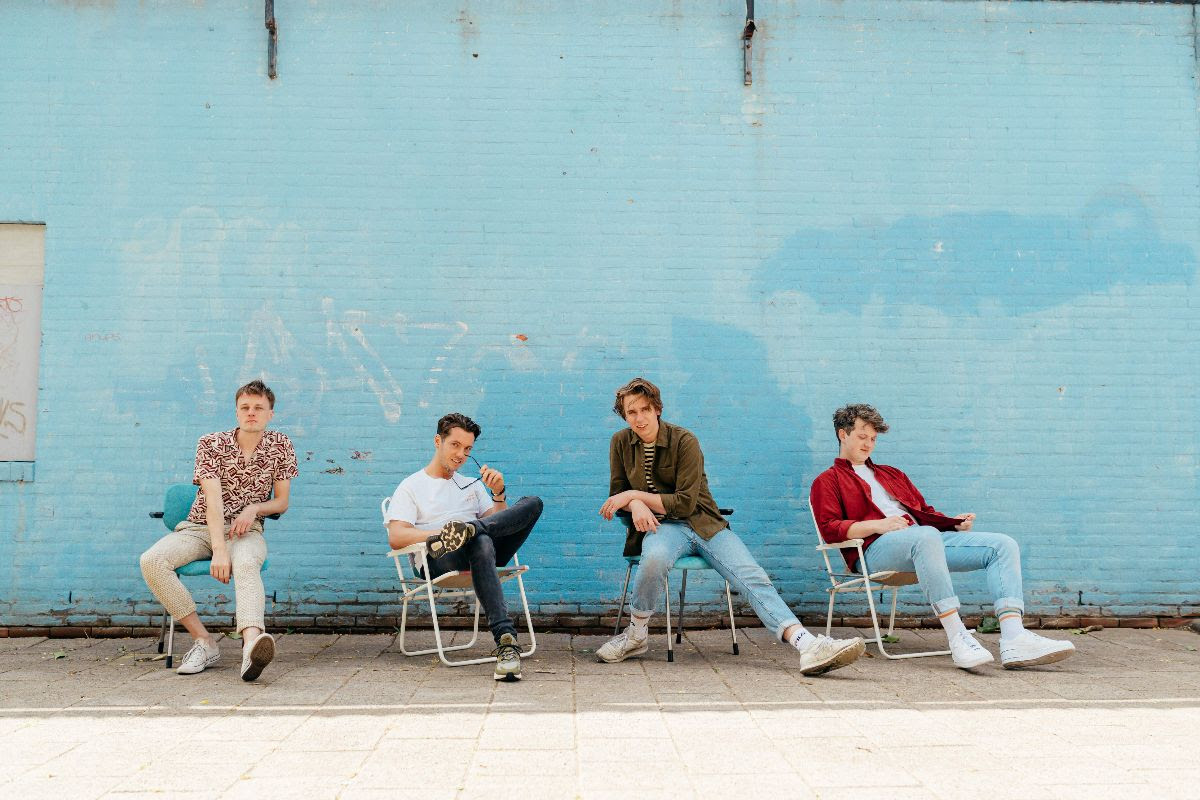 Next up: <a href="/tesselband/">TESSEL</a>, from Utrecht. Their new single 'Family Time' is a catchy beach-pop tune that'll make you want to daaaaaance. Tune in now! 🍦

▶️ open.spotify.com/episode/0KKfQz…

Ph: Jantina Talsma 
<a href="/pias_global/">[PIAS]</a>