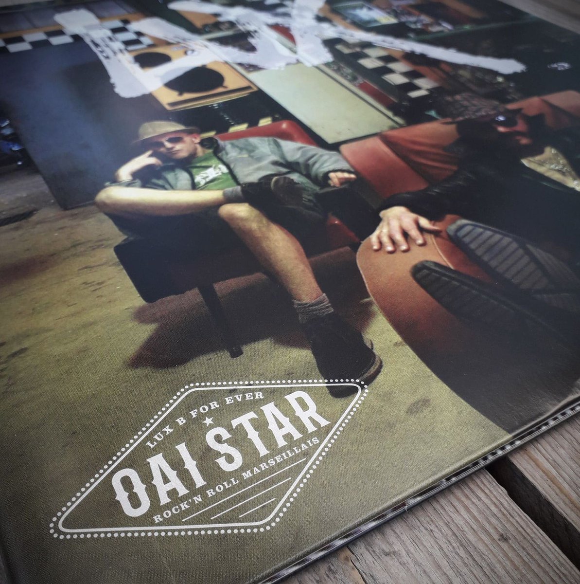 designmaker_off's tweet photo. Création du logo @oai_star et de la pochette vinyle "Les Années Lux" disponible sur https://t.co/vUCaW2OQJa
#musique #album #vynil #son #rock #reggae #marseille #marseillais #oaistar #lux #luxb #rocknroll #music #musica #logo #oldschool #oai #gari #designmaker https://t.co/XzqyZHMNFS