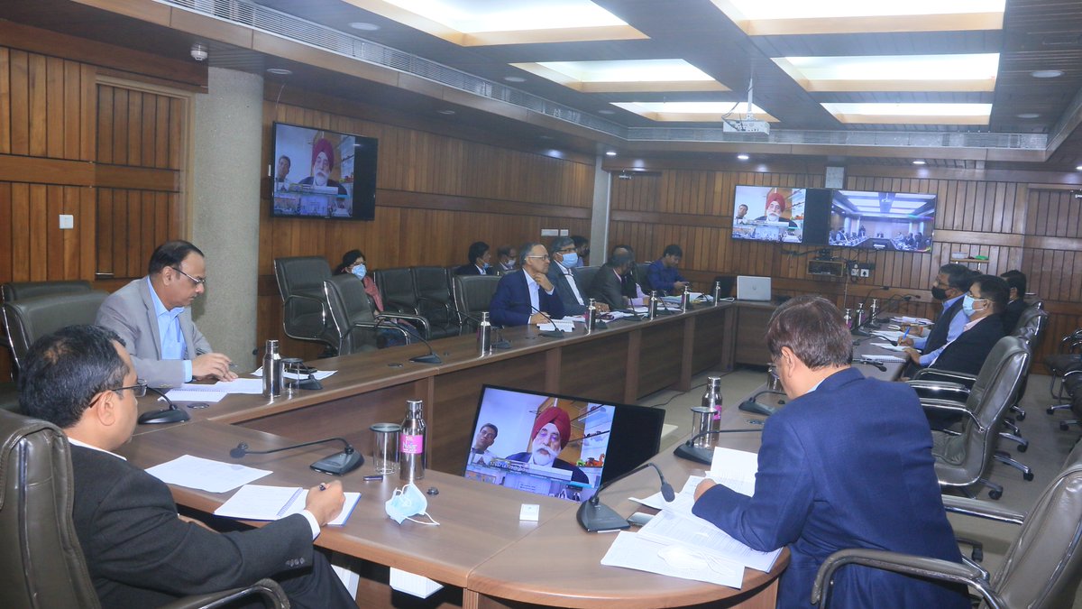CoalIndiaHQ's tweet photo. Shri. Pramod Agrawal, Chairman, CIL chaired an online “Vendors Meet” which was organized to enable ease of doing business &amp; to create an environment to improve processes. CIL subsidiary companies and over 100 vendors, suppliers &amp; service providers participated. #AtmaNirbharBharat https://t.co/gIpMw5OgsY