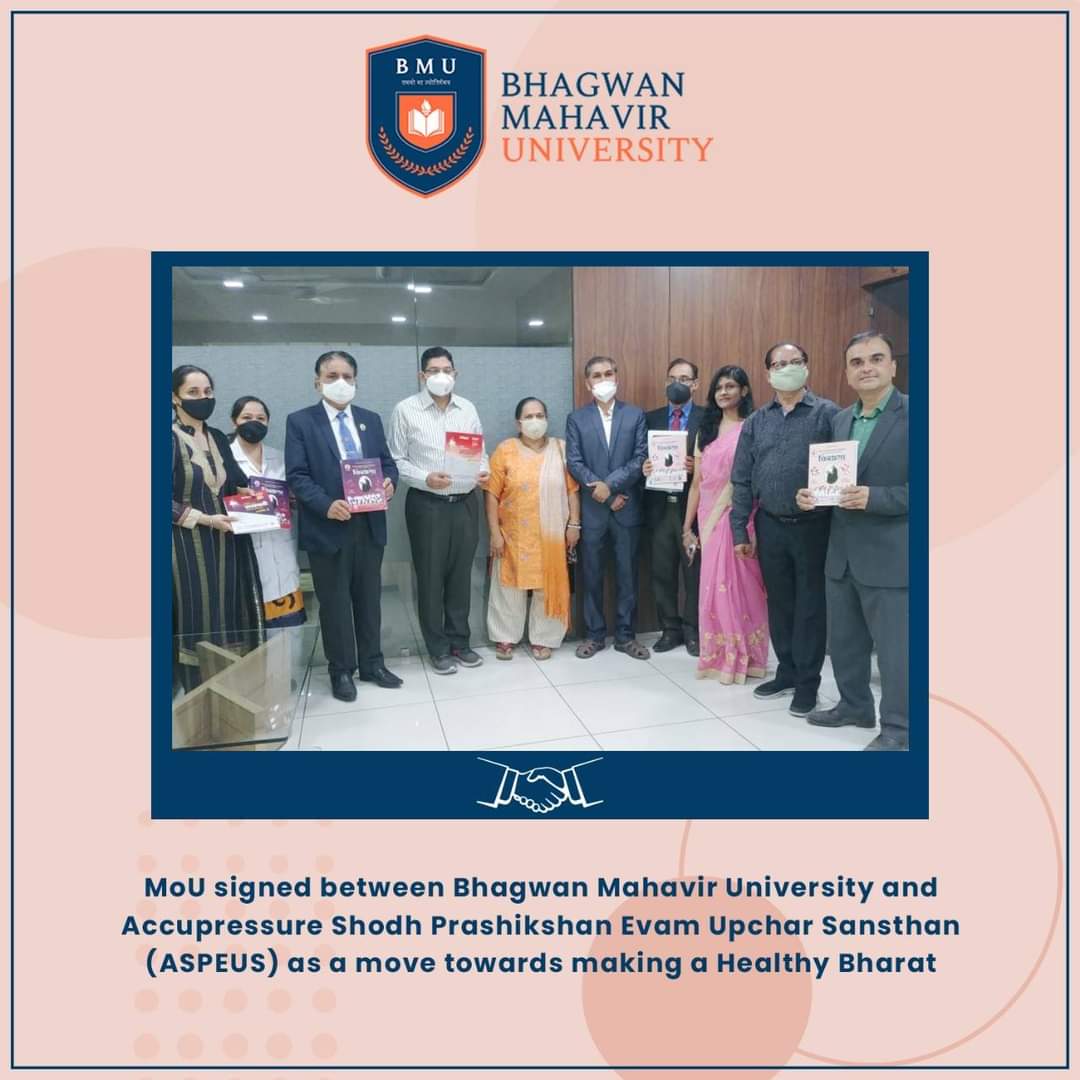 bmusurat's tweet photo. BMU is in the process of training staff &amp; students for  building an empowered community where at least one member of each family is trained in basic accupressure therapy so  that the person is capable of looking after the health needs of people around. 
.
#mou #signing https://t.co/5gtpl5UhdW