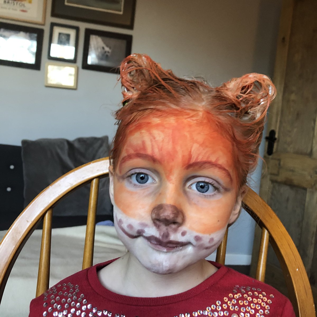 revoltshesaid's tweet image. Isn’t she the cutest little fox to eat a Gingerbread man? #runninglines #method #acting #baddiesgetthebestparts @CrownLfS #p3