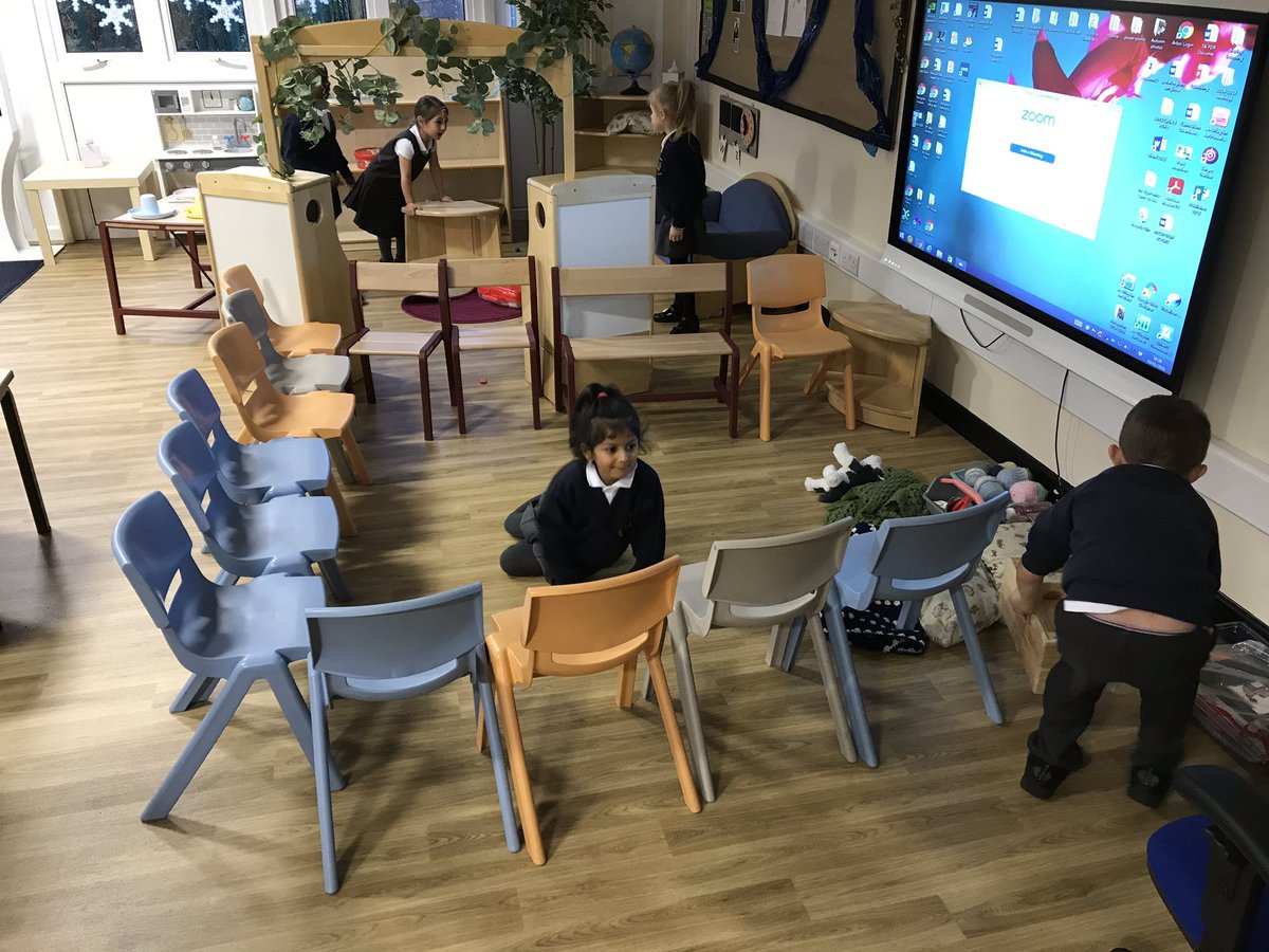 StPaulsBolton's tweet image. Reception have been super busy this morning, look at their fantastic house! #teamwork #beingimaginative #playingandlearningtogether