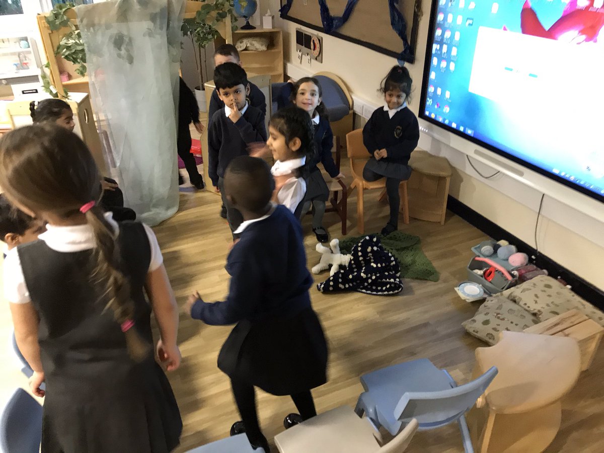 StPaulsBolton's tweet image. Reception have been super busy this morning, look at their fantastic house! #teamwork #beingimaginative #playingandlearningtogether