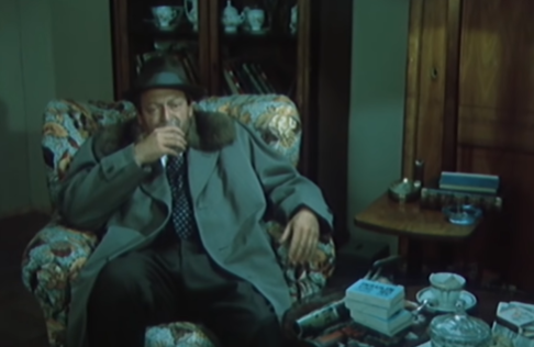 W szpitalu w Kateřinskej Horze. W toku śledztwa, w którym kluczową rolę odegra tragicznie doświadczony przez wojnę i zesłany na prowincję wskutek problemów alkoholowych doktor Knapp, Zeman odkrywa, że drogocenny lek jest przedmiotem spekulacji...