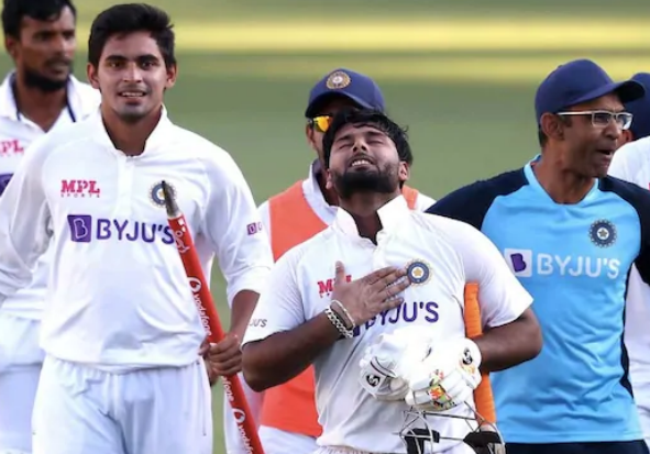 ImBillu_'s tweet photo. 3 Different Formats, 
3 Different Indian Wicket Keepers, 
3 iconic finish. 

Will cherish these victories forever.❤️ https://t.co/GnndRbCNEU