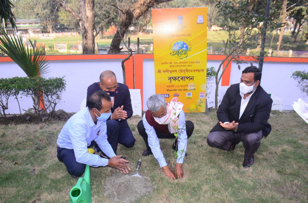 IOCL_Assam's tweet photo. Hon’ble Minister, Food, Civil Supplies & Consumer Affairs, Assam Shri Phani Bhusan Choudhury inagurated the #Saksham2021 for Assam at #IndianOilAOD state office in Guwahati. The event was broadcasted live on various platforms for all to participate.
#OilConservation
#PCRA https://t.co/AOjZHJ0lRi