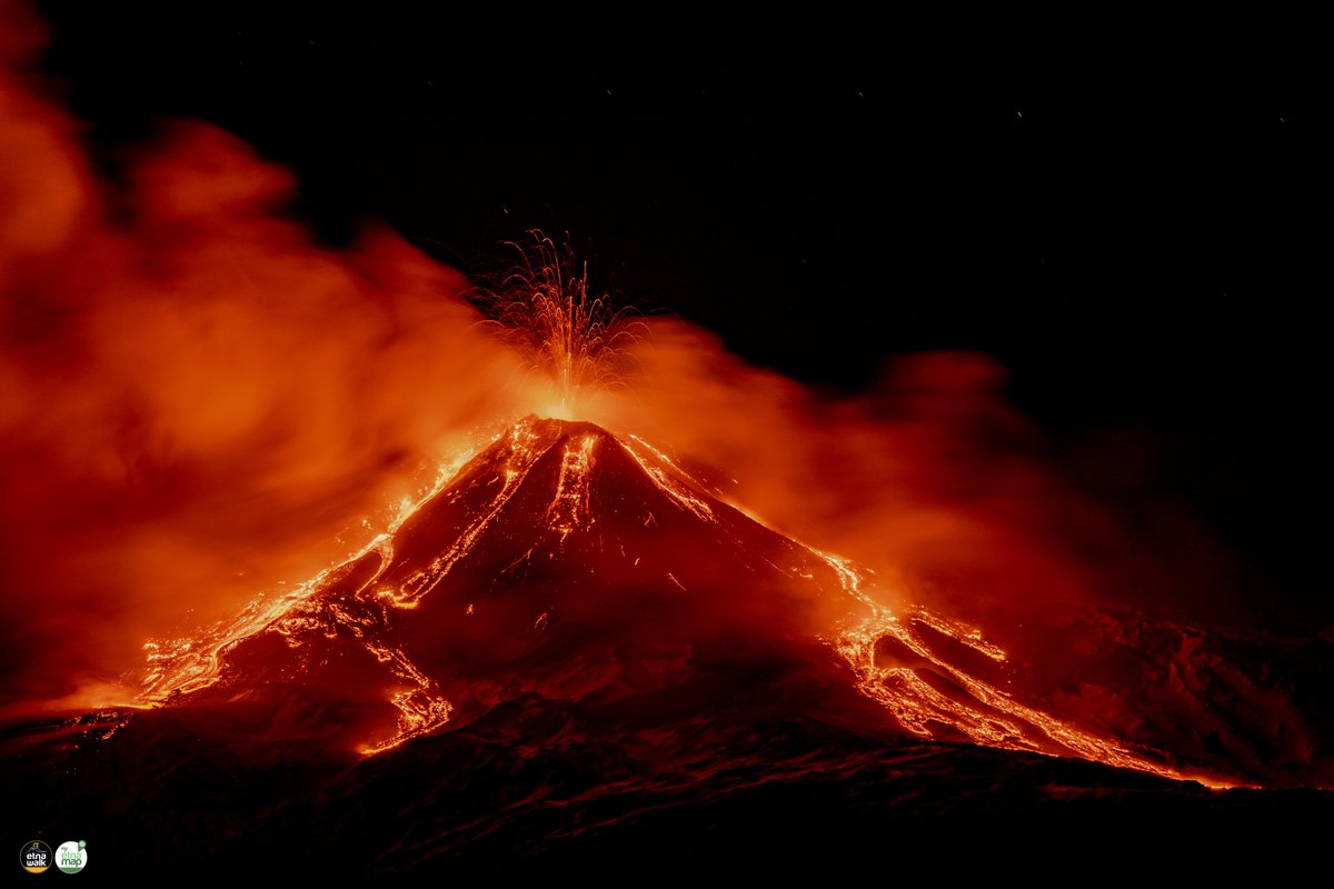 Действующий вулкан на сицилии. Сицилия вулкан Этна. Извержение вулкана Этна 2023. Этна Сицилия извержение. Извержение вулкана Этна 2013.