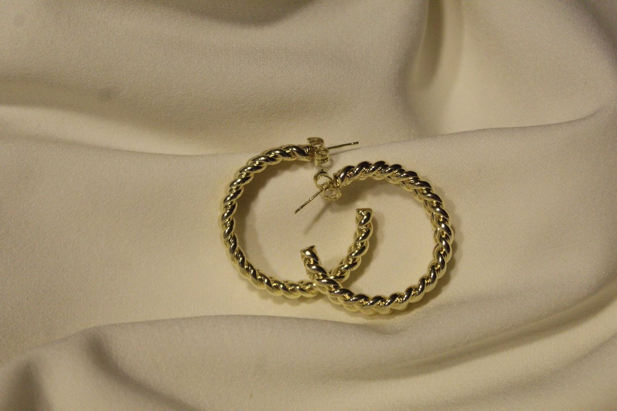 Kaliteli ve celik takilar için #shopier linki bio’da 🥰💫 #küpe #tasarım #atelierinci #buy #earrings #gold #design