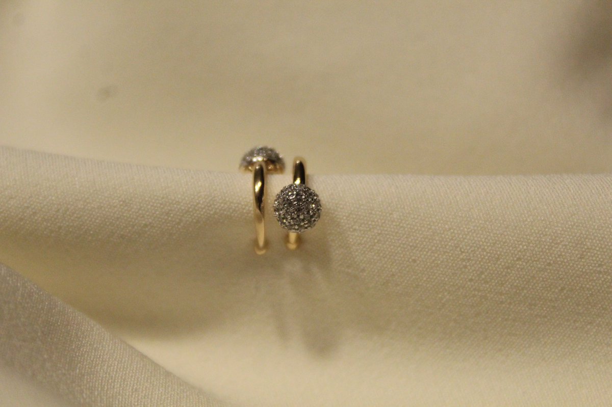 Kulağınızı deldirmenize gerek kalmadan kullanabileceğiniz kıkırdak küpeler 🥰💫 #Kaliteli ve celik takilar için #shopier linki bio’da 🥰💫 #kıkırdakküpe #swarovski #pırlanta