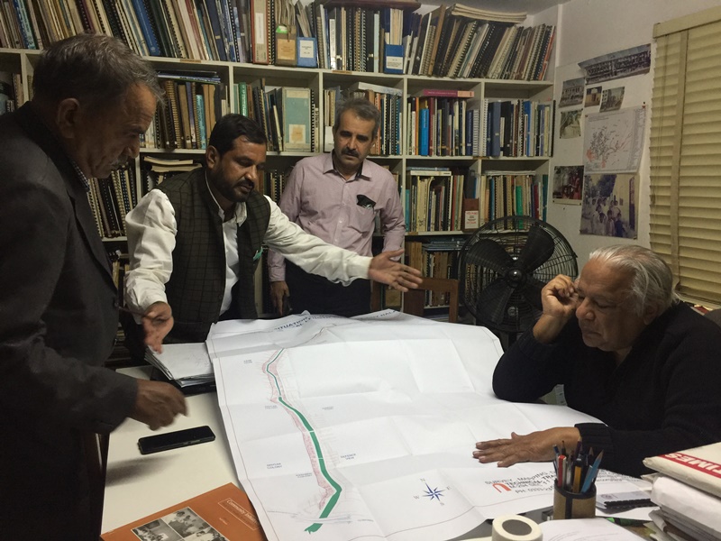 Here is Arif Hasan poring over a map of an independent survey done by the URC and TTRC (with Fazal Noor of SSUET). They measured each house because it will matter for the compensation. Lyari Expressway case taught us lessons...