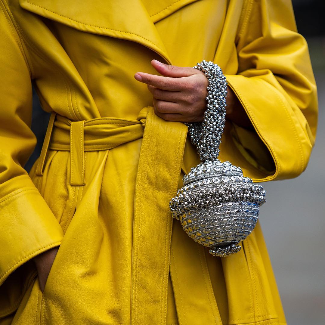 MaeCassidy_'s tweet photo. Because statement accessories aren't just for the red carpet @ slipintostyle ⚡️⚡️⚡️ ⁣⁣#MaeCassidy #SimiSparkle #LFW
⁣
📷 TB to #LondonFashionWeek Street Style captured by @ streetstylespy ✨✨✨ ⁣⁣ https://t.co/nZlSnQwVuU
