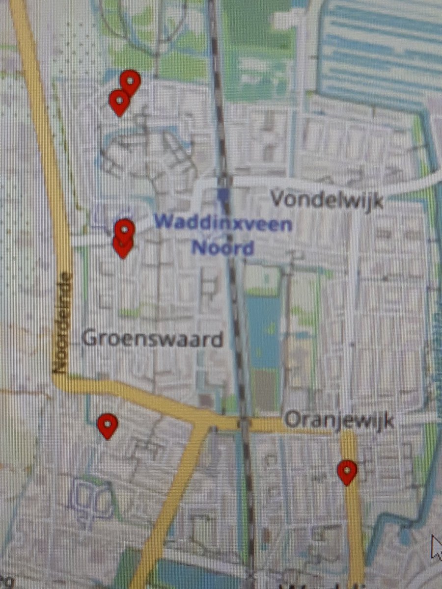 @Pol_WveenZuidpl ziet plotselinge stijging van diefstal vanaf auto, mn in de wijk Groenswaard in #Waddinxveen. Afgelopen vrijdagnacht werden van in totaal 5 Volvo's de koplampen weggenomen.
Ziet u dus verdachte personen of omstandigheden in de wijk, schroom dan niet en bel #112.