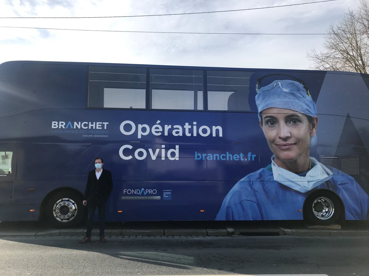 vivaltosante's tweet photo. [OPÉRATION COVID] 🚌🏥 Le bus @BranchetFrance et @FONDAPRO1 sillonne les routes pour sensibiliser aux enjeux de la vaccination. 
Première étape à la Clinique Notre-Dame de Vire (14) où un centre de vaccination est mis en place.  
#Covid_19 #vaccination #coronavirus #soignants https://t.co/5aaeKmvaDy