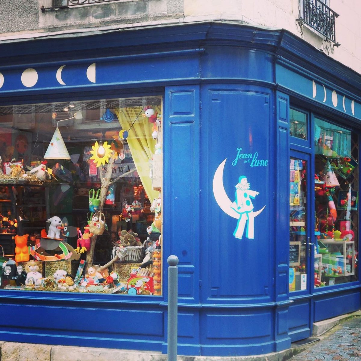 [Nos commerçants 🤝] On adore les devantures des boutiques de nos #commerçants #Veando ❤️ Ici une petite sélection, mais vous pouvez retrouver tous ces magnifiques #commerces sur veando.com !
#JeConsommeLocalEtArtisanal #SoutenonsNosCommerçants