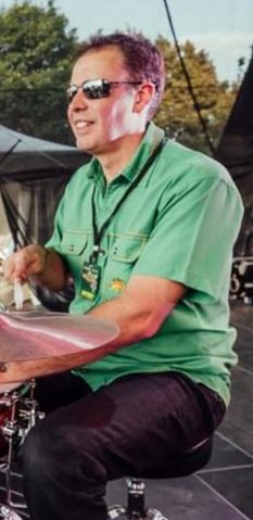 Join us in sending Earthstrong greetings to our drummer Dave.  Wishing you a very blessed day 
#earthstrong #birthday #januarybirthday #drummersofinstagram #drummer #bobmarleytributeband #bobmarley #bringbackliveperformances #savethearts #covid19