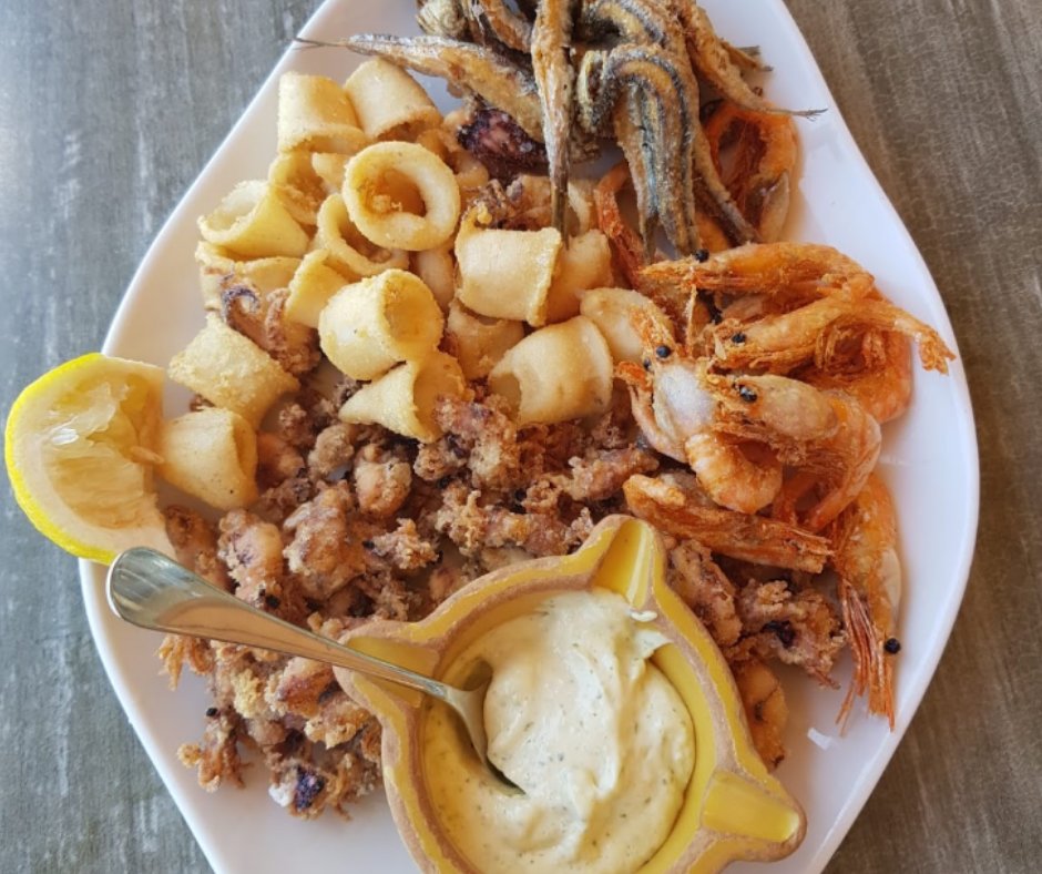 gruparenal's tweet photo. En XupXup siempre ofrecemos productos de calidad y temporada. Recomendamos la fritura del pescador para vuestro disfrute.⠀⠀

#Gruparenal #Xupxup #pescadofrito #pescado #friturapescador #chipirones #boquerones #calamares https://t.co/wFt3G0gYIf