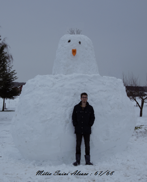 msa6768's tweet photo. Notre équipe et plus exactement Florian a également profité des abondantes chutes de #neige tombées jeudi / vendredi dernier avec cette création vertigineuse (3,5 m x 3,5 m). Seules armes : des pelles, quelques paires de bras et des heures de boulot !🐣😄

#meteo67 #meteo68 https://t.co/iPTwAV938O