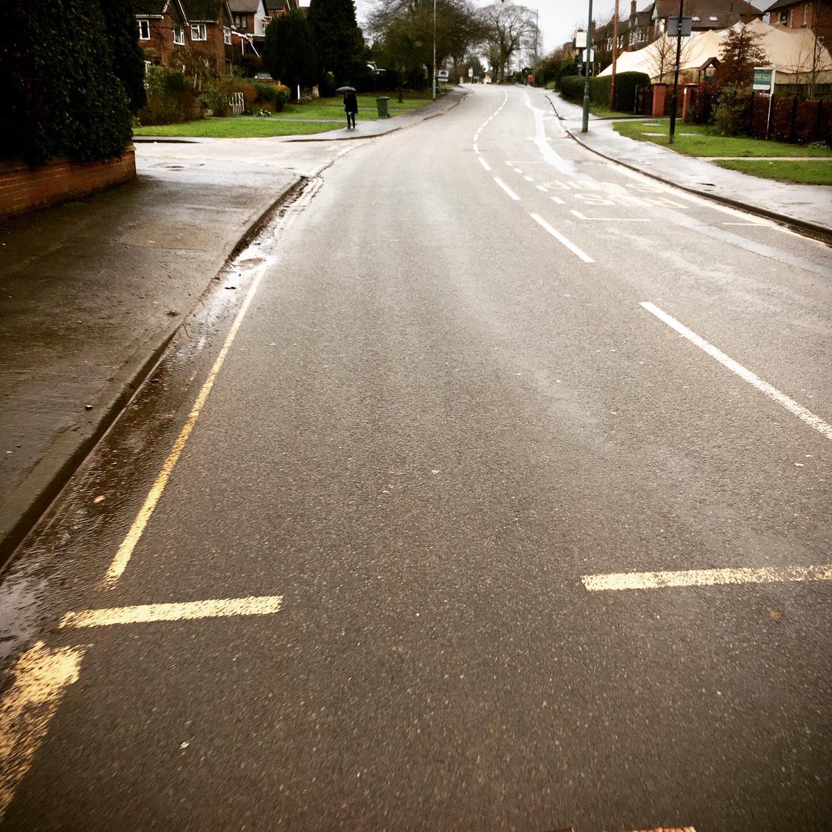 LaBonneParis1's tweet photo. A bracing bike ride in the watery sunshine this morning. A great way to clear the lockdown blues and deliver today’s ‘Tuesday Temptations’ to @PiesseRosie Steaming hot poppy & sesame New York #bagels this week. Just in time for lunch. #busybakergirl #funkyfrankwell #Shrewsbury https://t.co/HYysRPPJk3