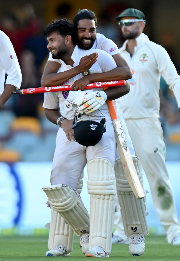 அடுத்ததாக தாகூர் வந்தார் அவரும் கேட்ச் கொடுத்து அவுட் ஆக,இந்திய அணிக்கு வெற்றி பெற 3 ரன்கள் தேவை ரிஷாப் பண்ட் அந்த வெற்றியை boundary அடித்து அந்த வெற்றியை பெற்று தந்தார்.ஆஸ்திரேலியா அணியை The Gabba மைதானத்தில் 32 ஆண்டுகளுக்கு பிறகு வென்றுகாட்டியிருக்கிறது இந்திய அணி.