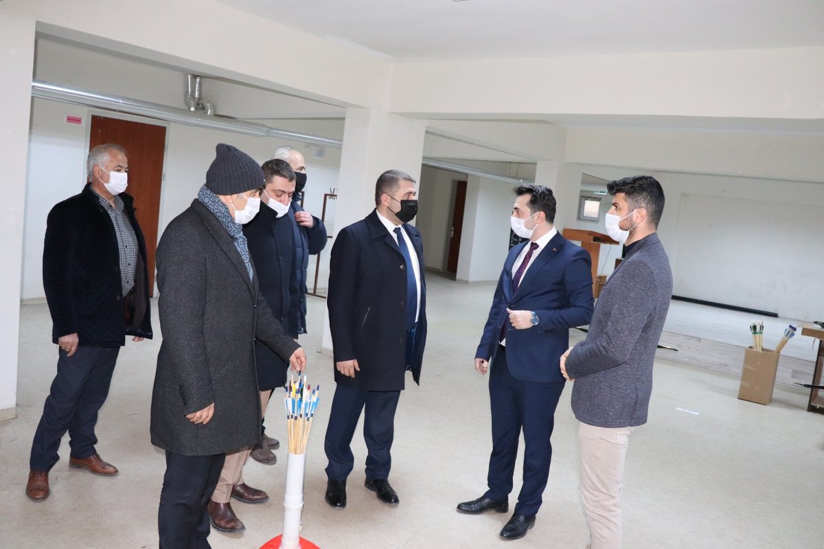 GSB_Yozgat's tweet photo. Şefaatli İlçe Müdürlüğümüzde, Yozgat Milletvekilimiz Ethem Sedef, Şefaatli İlçe Kaymakamımız Muhammet Fatih Günlü ve İlçe Belediye Başkanımız Müjdat Karaca Geleneksel Okçuluk atölyemizi ziyaret ettiler. https://t.co/naFgBKKoXq