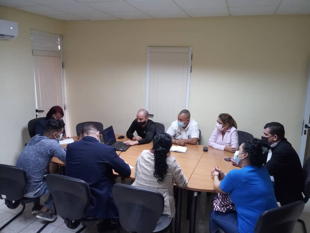 EEpicol's tweet photo. Reunión de trabajo con @Palmares para el encadenamiento productivo con @EEpicol. Se realizó la degustación de productos con un impacto positivo.
 #epicol #geia #minal #cuba https://t.co/iGSuZPMc1g